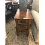 Amish Ventura Chairside Table