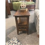 Amish Ventura Chairside Table